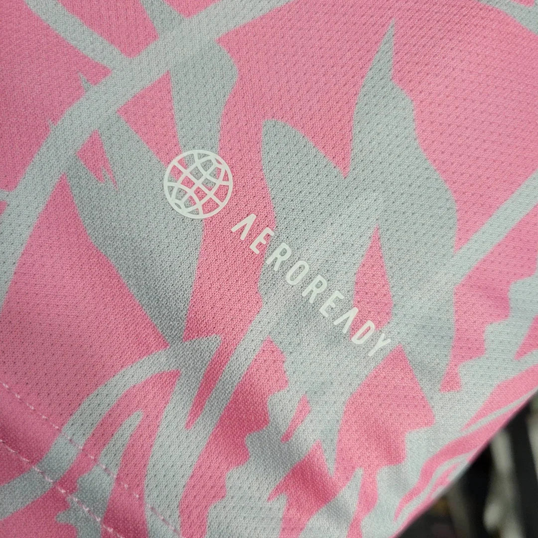 Real Madrid "Dragón Rosa" Limited Jersey
