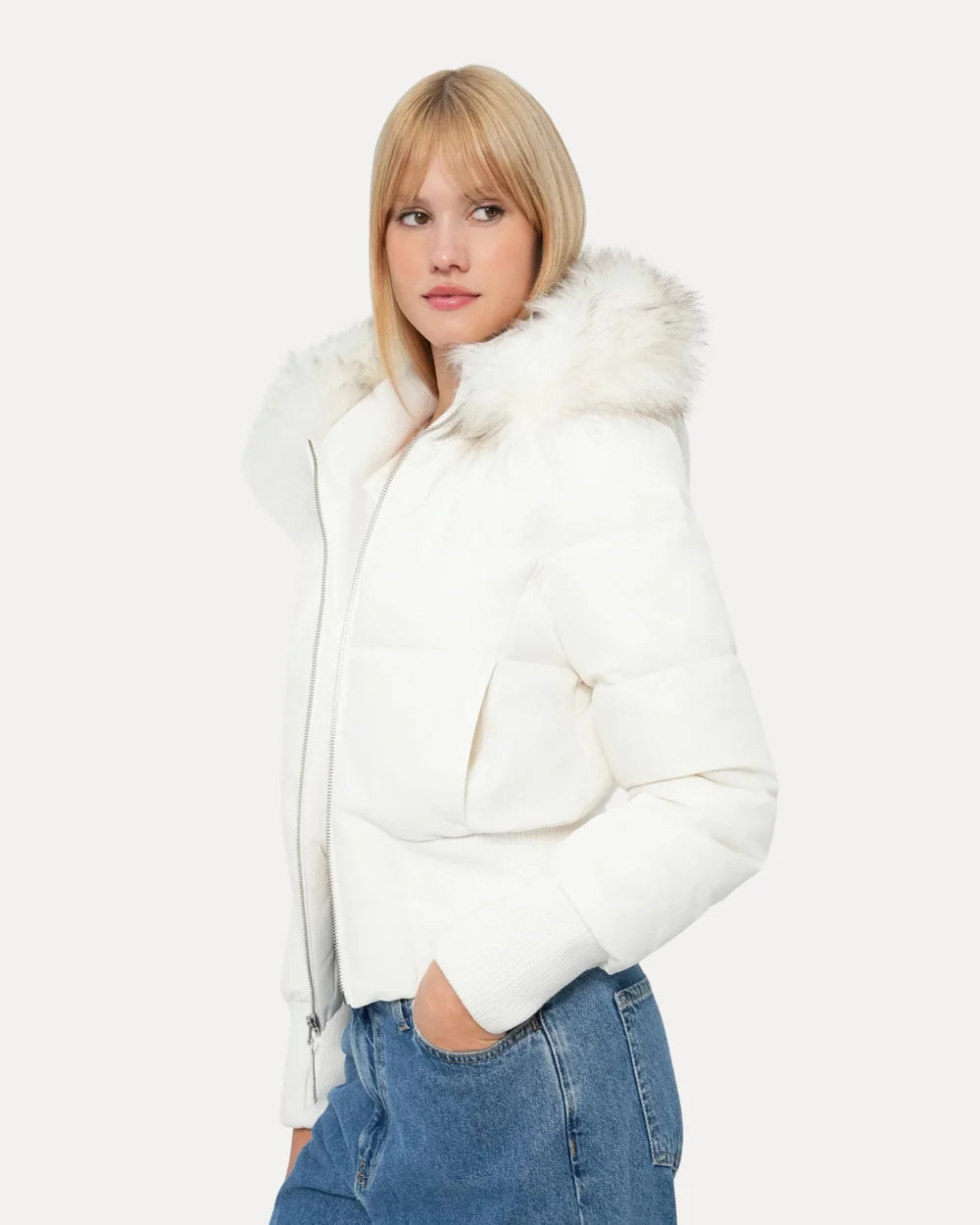 Daunenjacke mit Fellkapuze