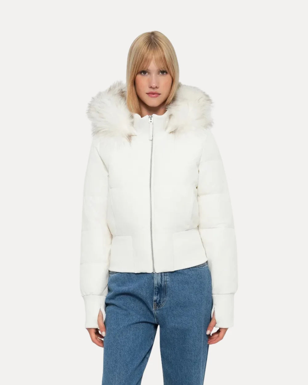 Daunenjacke mit Fellkapuze